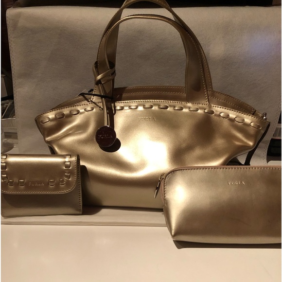 Gorgeous Furla gold patent leather handbag, cosmetics case and wallet set - Picture 12 of 12